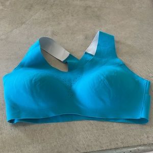 Brooks Dare Crossback sports bra. Size L